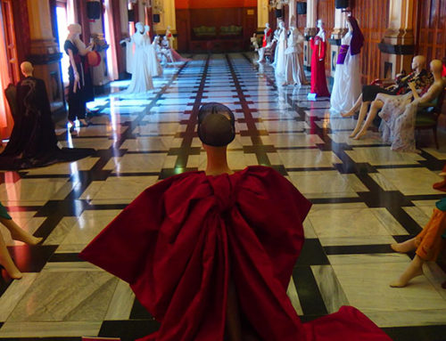 La exposición de moda 'Rediseñando la Ruta de la Seda', un éxito de crítica y público