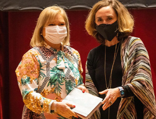 Sentimientos a flor de piel en la presentación del libro y el documental ‘Covid: la historia de nuestros héroes’